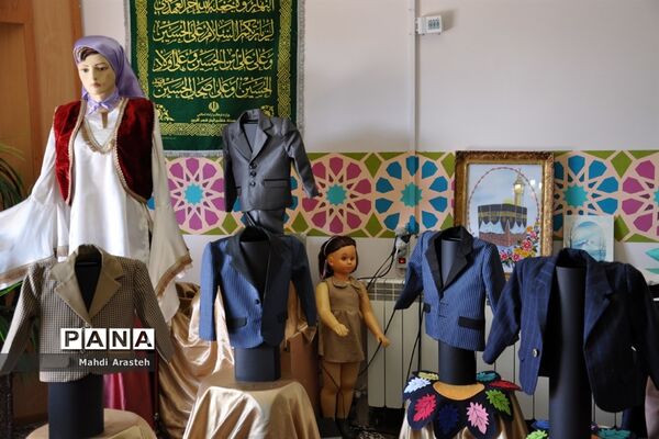 نمایشگاه توانمندی‌های بانوان استان خراسان جنوبی در هنرستان رسالت