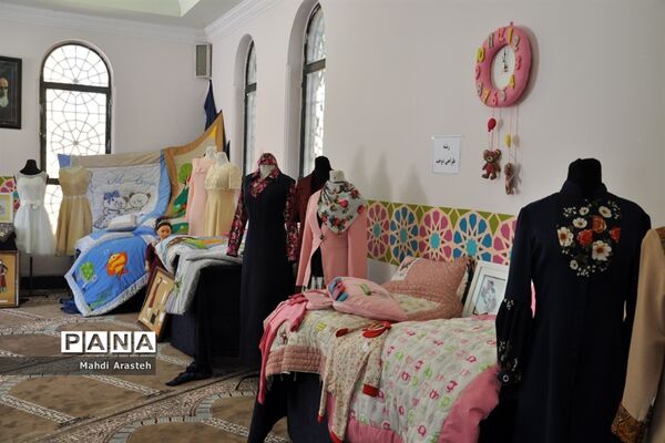 نمایشگاه توانمندی‌های بانوان استان خراسان جنوبی در هنرستان رسالت