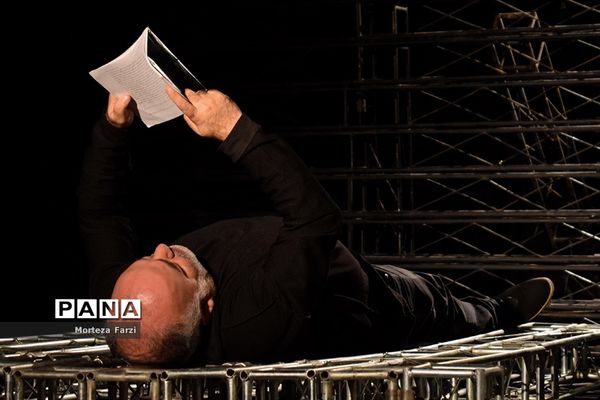 اجرای نمایش آسمان روزهای برفی