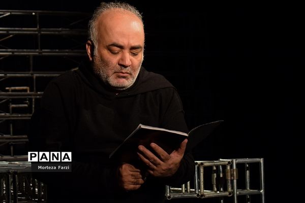 اجرای نمایش آسمان روزهای برفی