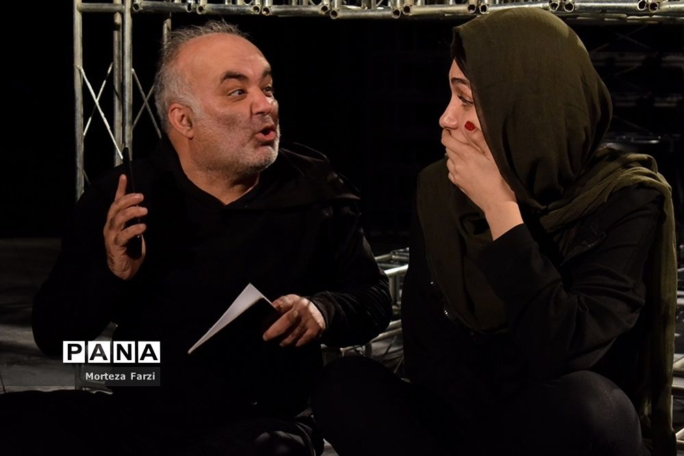 اجرای نمایش آسمان روزهای برفی