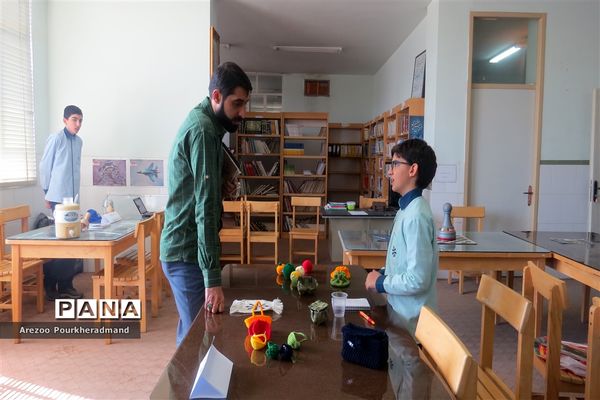 بازارچه کار و فناوری دبیرستان شهید صدوقی دوره اول