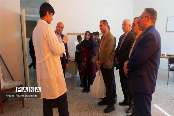 بازارچه کار و فناوری دبیرستان شهید صدوقی دوره اول