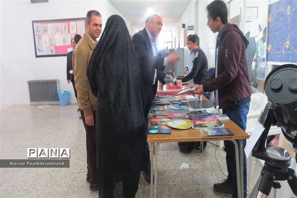بازارچه کار و فناوری دبیرستان شهید صدوقی دوره اول