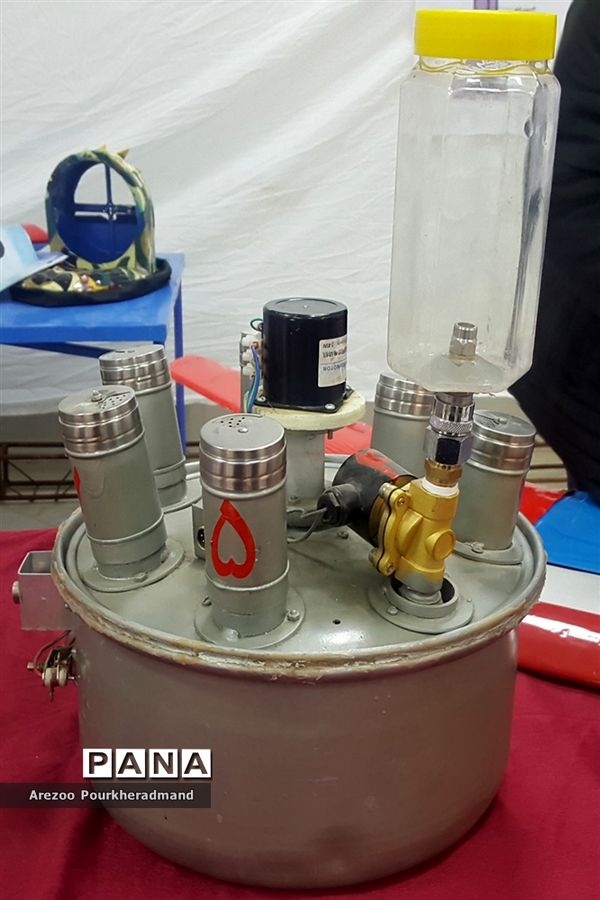 آیین افتتاحیه نمایشگاه توانمندی‌های دانش‌آموزی دبیرستان شهید رحیمی‌فر میبد