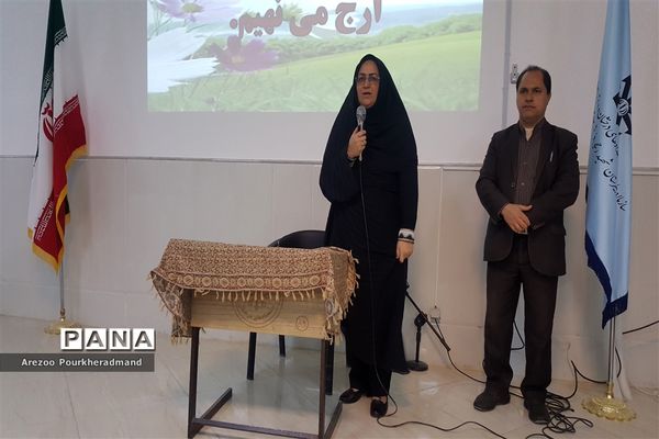 آیین افتتاحیه نمایشگاه توانمندی‌های دانش‌آموزی دبیرستان شهید رحیمی‌فر میبد