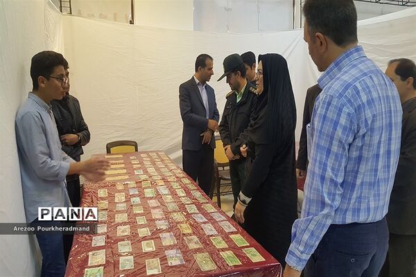 آیین افتتاحیه نمایشگاه توانمندی‌های دانش‌آموزی دبیرستان شهید رحیمی‌فر میبد