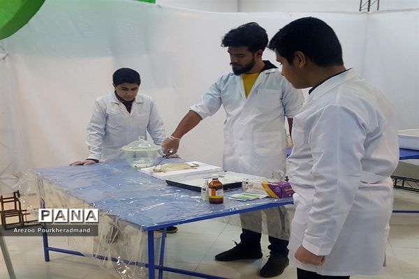 آیین افتتاحیه نمایشگاه توانمندی‌های دانش‌آموزی دبیرستان شهید رحیمی‌فر میبد