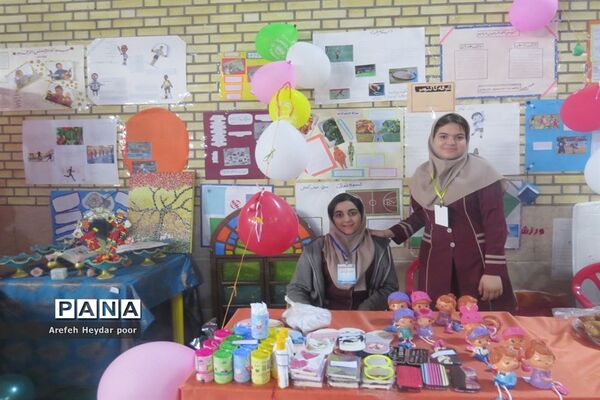 نمایشگاه و بازارچه دست سازهای دانش آموزان  دبیرستان شهیده سهام خیام  بوشهر-2