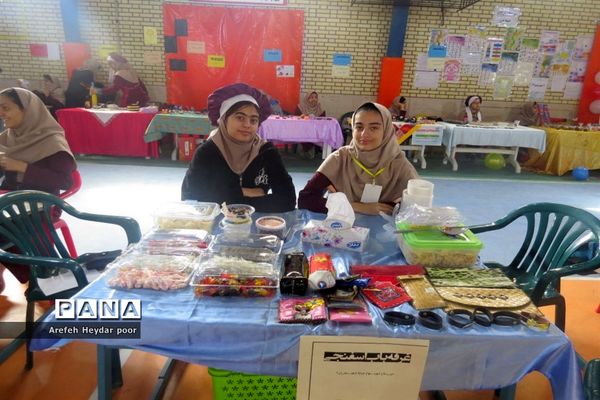 نمایشگاه و بازارچه دست سازهای دانش آموزان  دبیرستان شهیده سهام خیام  بوشهر-2