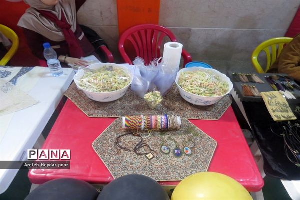 نمایشگاه و بازارچه دست سازهای دانش آموزان  دبیرستان شهیده سهام خیام  بوشهر-2