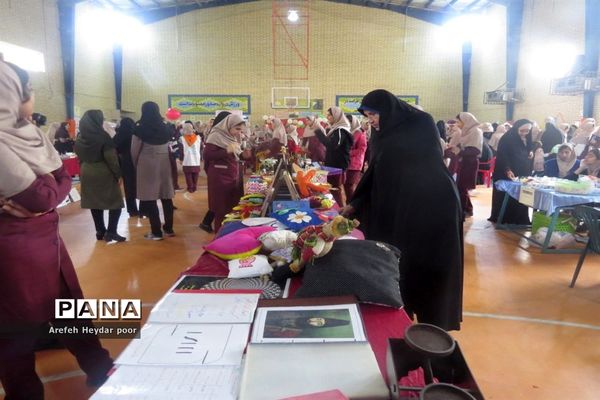 نمایشگاه و بازارچه دست سازهای دانش آموزان  دبیرستان شهیده سهام خیام  بوشهر-2