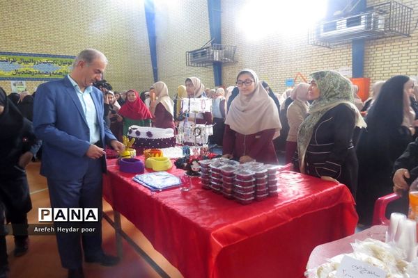 نمایشگاه و بازارچه دست سازهای دانش آموزان  دبیرستان شهیده سهام خیام  بوشهر-2
