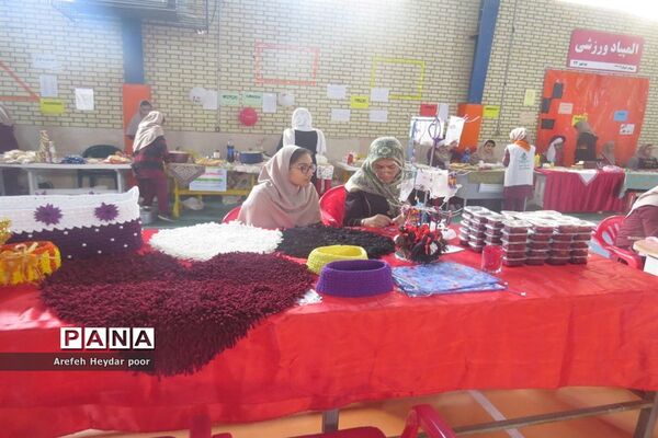 نمایشگاه و بازارچه دست سازهای دانش آموزان  دبیرستان شهیده سهام خیام  بوشهر-2