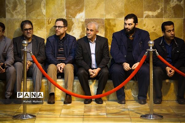 بازدید فعالان ضدجنگ آمریکایی از باغ موزه قصر