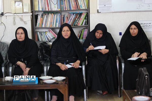 بازدیدآموزشی  مدیران ابتدایی مدارس هیات امنایی شهرستان بویراحمد ازدبستان پسرانه هادی -  استان یزد