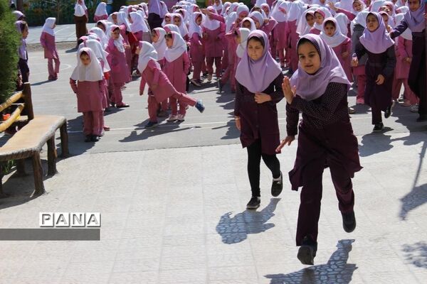 بازدیدآموزشی مدیران ابتدایی مدارس هیات امنایی شهرستان بویراحمد ازدبستان دخترانه هادی -  استان یزد