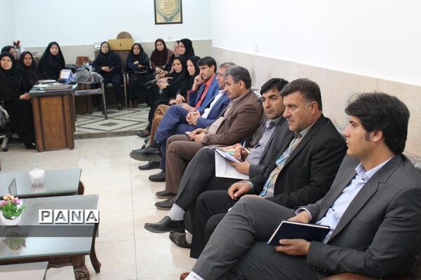 بازدیدآموزشی مدیران ابتدایی مدارس هیات امنایی شهرستان بویراحمد ازدبستان دخترانه هادی -  استان یزد