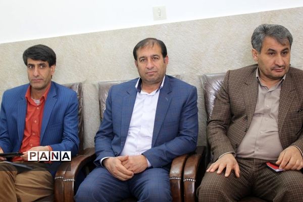 بازدیدآموزشی مدیران ابتدایی مدارس هیات امنایی شهرستان بویراحمد ازدبستان دخترانه هادی -  استان یزد