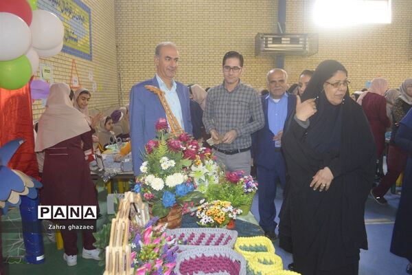 نمایشگاه و بازارچه دست سازهای دانش‌آموزان  دبیرستان شهیده سهام خیام  بوشهر-1