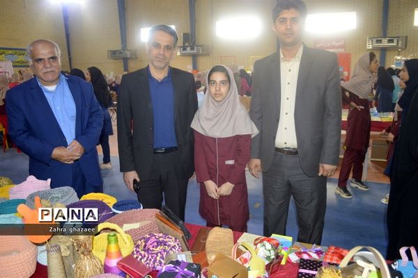نمایشگاه و بازارچه دست سازهای دانش‌آموزان  دبیرستان شهیده سهام خیام  بوشهر-1
