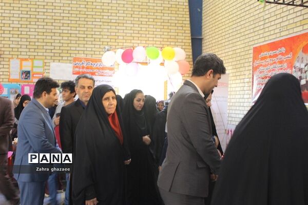 نمایشگاه و بازارچه دست سازهای دانش‌آموزان  دبیرستان شهیده سهام خیام  بوشهر-1