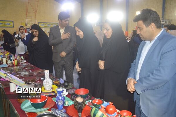 نمایشگاه و بازارچه دست سازهای دانش‌آموزان  دبیرستان شهیده سهام خیام  بوشهر-1