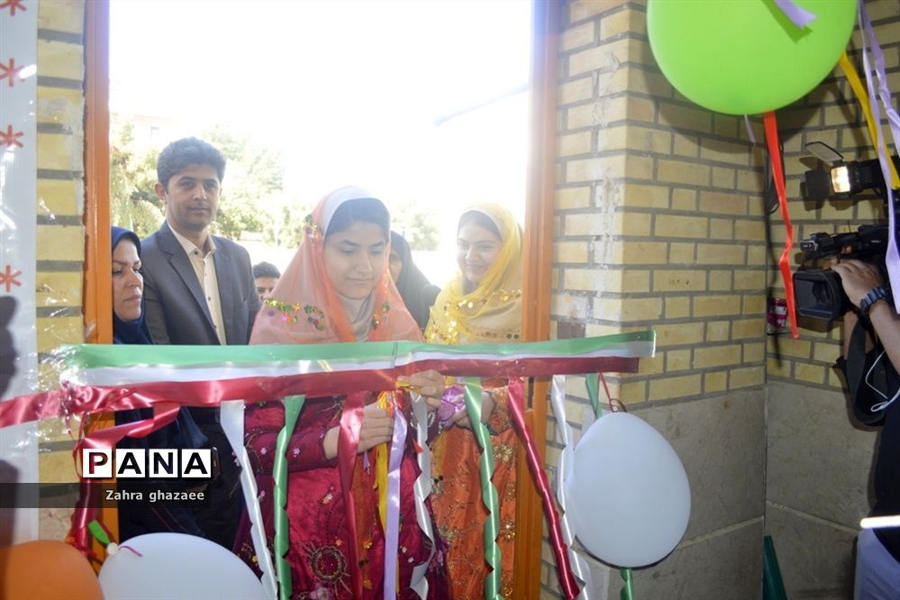 نمایشگاه و بازارچه دست سازهای دانش‌آموزان  دبیرستان شهیده سهام خیام  بوشهر-1