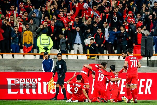دیدار تیم‌های پرسپولیس و پاختاکور