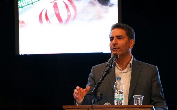 صیدلو: اگر معلمی هنرمند در مدرسه‌ باشد باید با او مانند گوهر و کیمیا رفتار شود