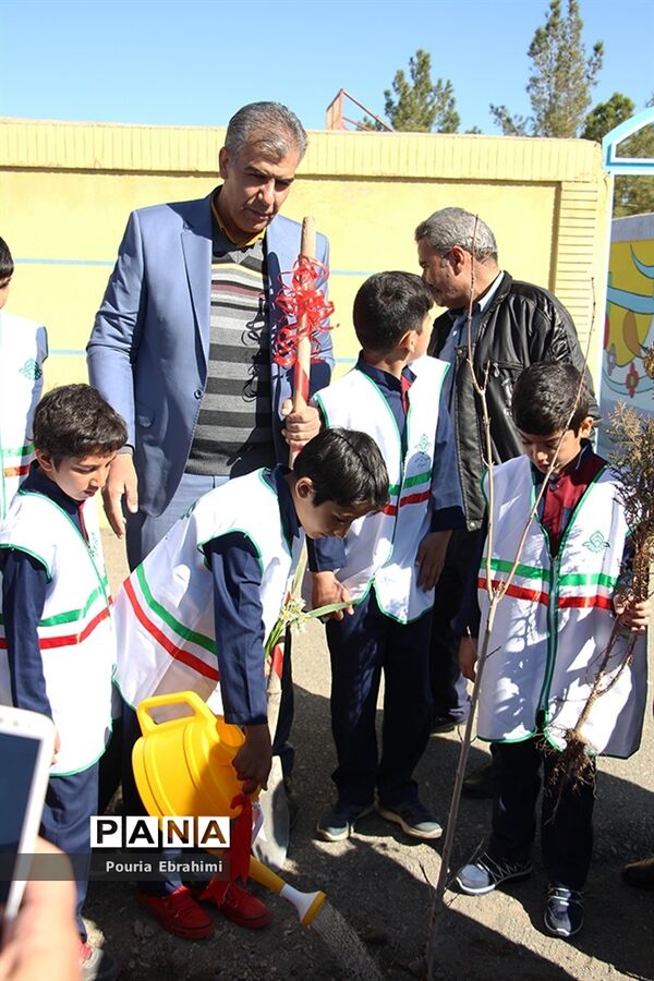 برگزاری آیین درختکاری  دردبستان پسرانه سما بیرجند