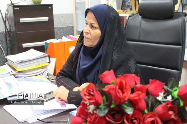 جلسه هم‌اندیشی معلمان گروه علوم پایه و دانش‌آموزان