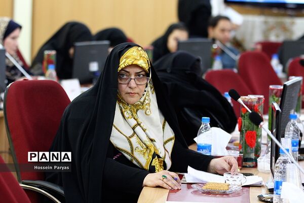 نشست هماهنگی مسئولان شورای استانی بانوان خیرمدرسه‌ساز کشور