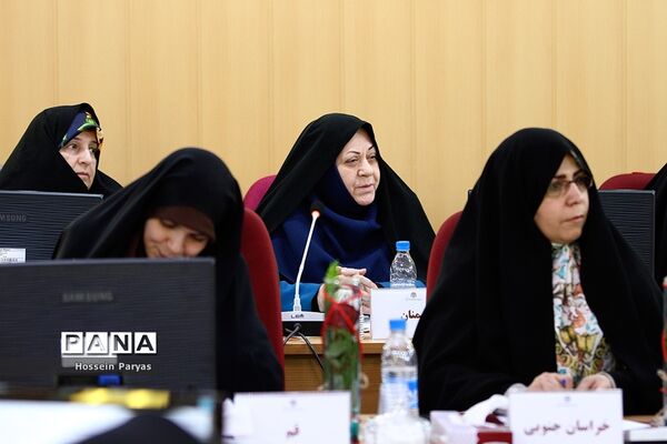نشست هماهنگی مسئولان شورای استانی بانوان خیرمدرسه‌ساز کشور