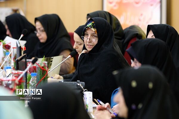 نشست هماهنگی مسئولان شورای استانی بانوان خیرمدرسه‌ساز کشور