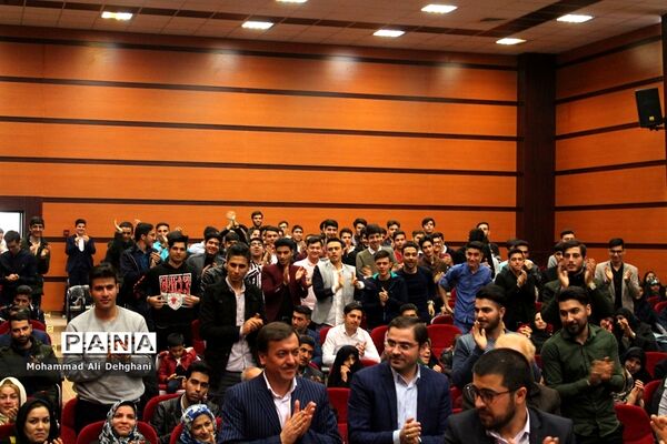 همایش تقدیر از رتبه‌های سه رقمی کنکور97 شهرستان بهارستان