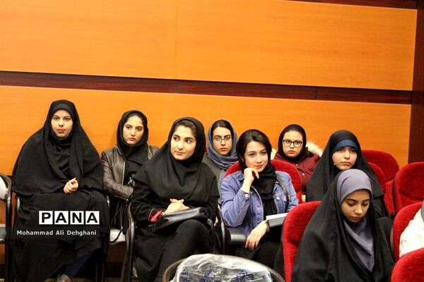 همایش تقدیر از رتبه‌های سه رقمی کنکور97 شهرستان بهارستان