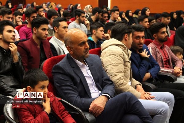 همایش تقدیر از رتبه‌های سه رقمی کنکور97 شهرستان بهارستان