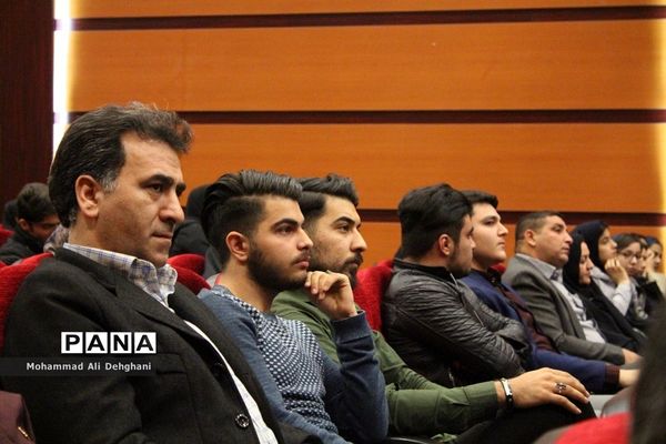 همایش تقدیر از رتبه‌های سه رقمی کنکور97 شهرستان بهارستان