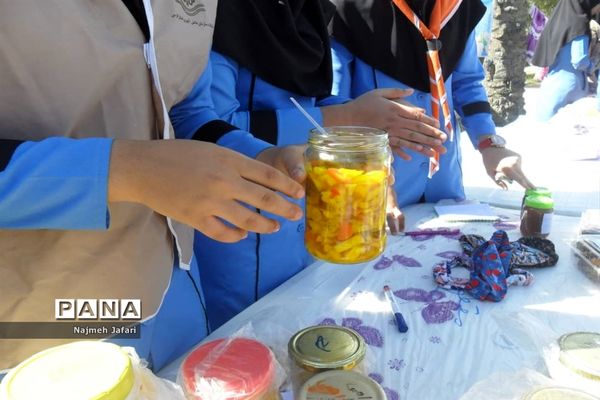 برپایی نمایشگاه و بازارچه کسب وکار دانش‌آموزی در زرین دشت