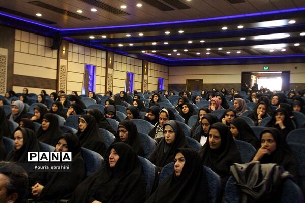 همایش نگین خاتم در سالن قلمچی شهرستان بیرجند