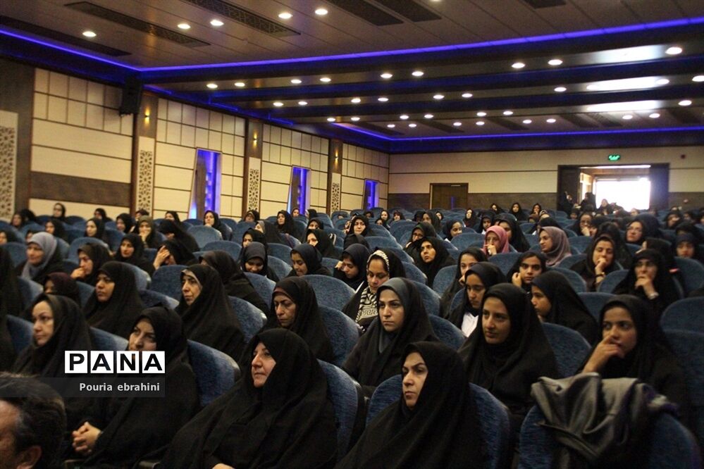 همایش نگین خاتم در سالن قلمچی شهرستان بیرجند
