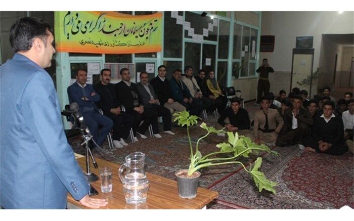 دیدار معاون تربیت بدنی و سلامت آموزش و پرورش کردستان با دانش آموزان خوابگاهی هنرستان شهیدنصری سنندج