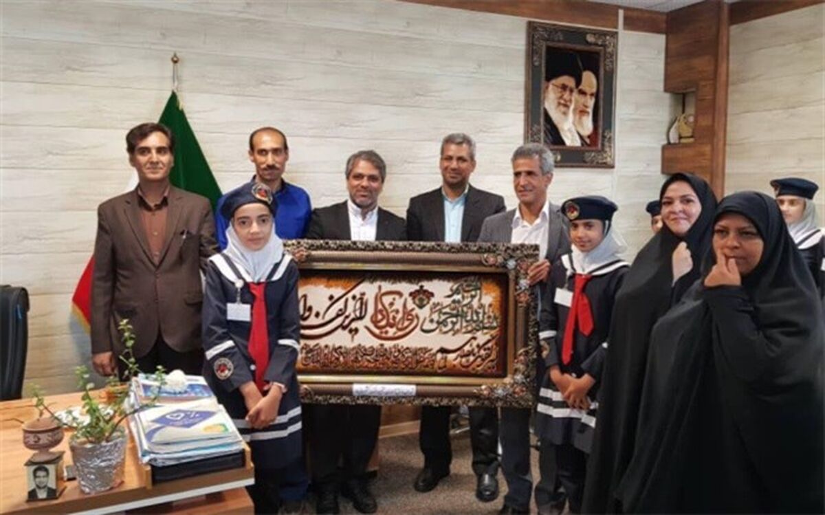تجلیل از کارکنان کانون فرهنگی وتربیتی شهیدباهنرچابهار