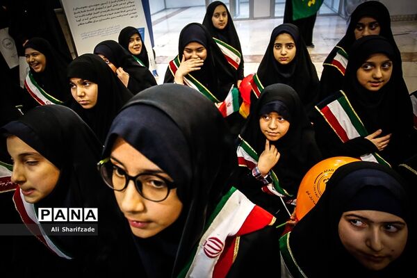 بازدید وزیرآموزش و پرورش از نمایشگاه دستاوردهای مدارس و مراکز غیر دولتی و صنایع آموزشی وابسته