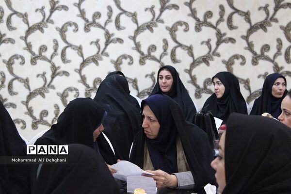مراسم تجلیل از معاونان پرورشی شهرستان بهارستان