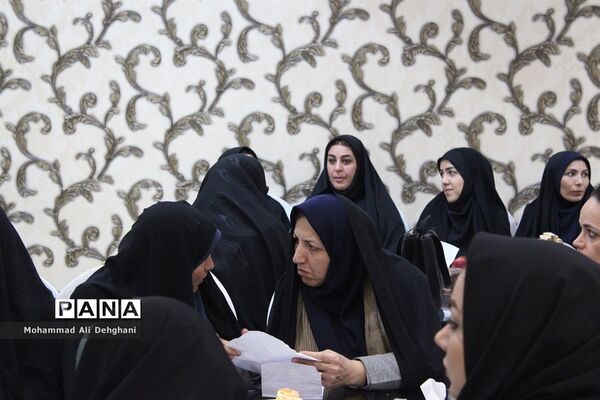 مراسم تجلیل از معاونان پرورشی شهرستان بهارستان