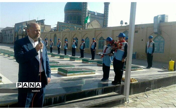 غبارروبی مزار شهدای امورتربیتی کاشمر برگزار شد