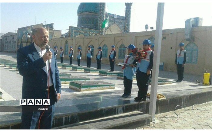 غبارروبی مزار شهدای امورتربیتی کاشمر برگزار شد