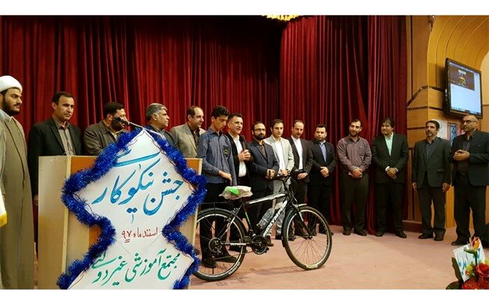 تقدیر از دانش آموز ورزشکار سید محمد طاها حسینی به دلیل حمایت از مردم فلسطین